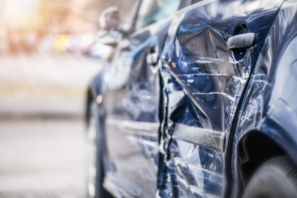 gros-plan-sur-une-voiture-sinistree